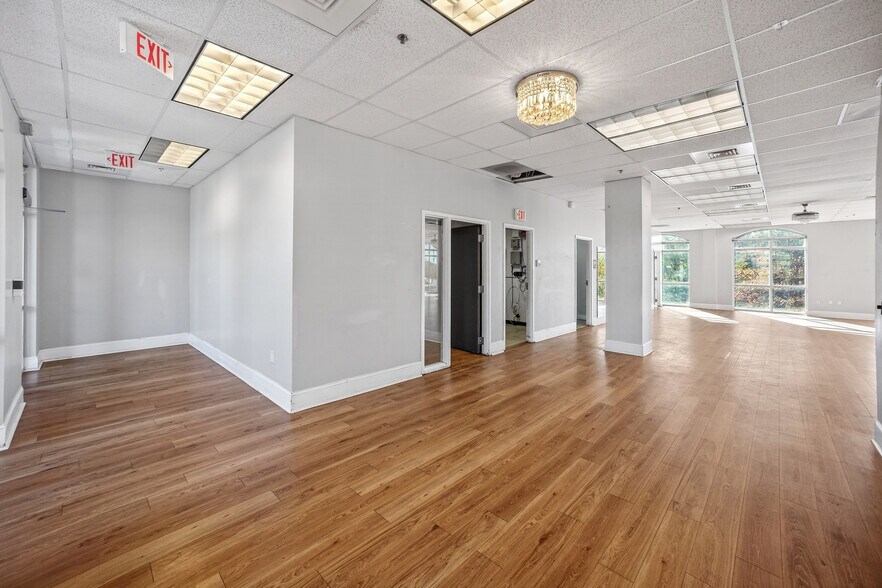 More Photos Of 10210 Berkeley Place Dr, Charlotte Storefront Retail Office For Sale