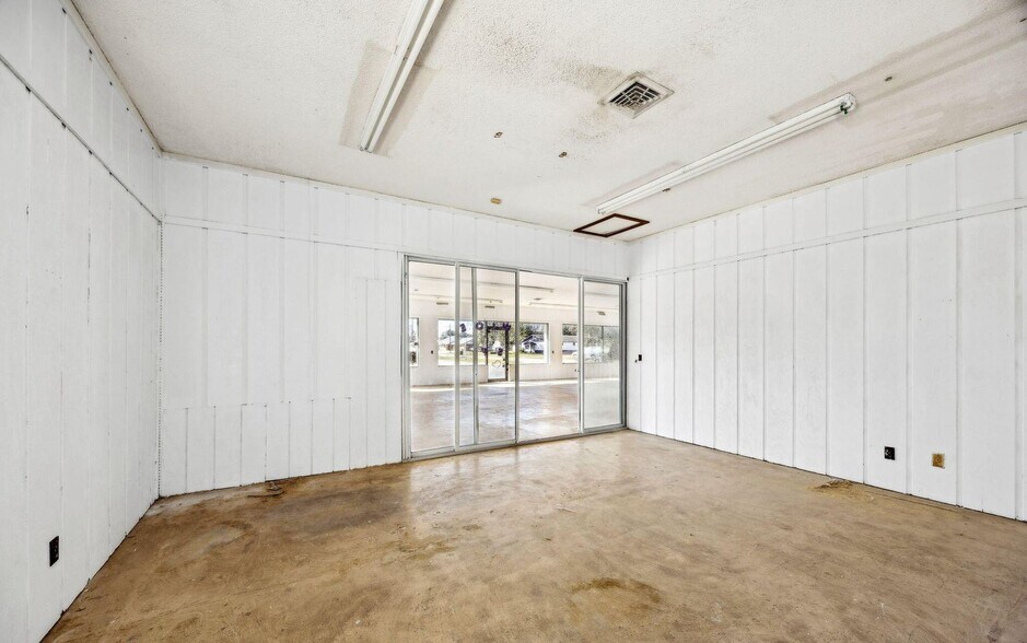More Photos Of 819 S Moody Rd, Palatka Freestanding For Sale