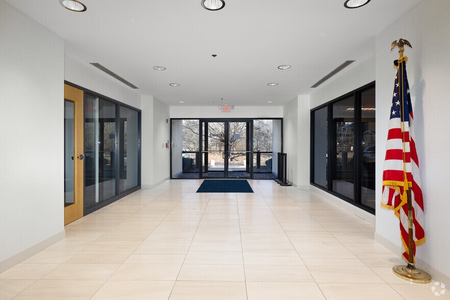 More Photos Of 1122 Town & Country Commons, Chesterfield Office For Sale