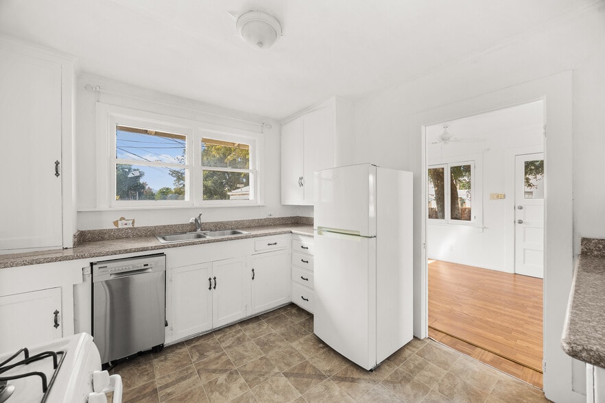 More Photos Of 4546 Eagle Rock Blvd, Los Angeles Apartments For Sale