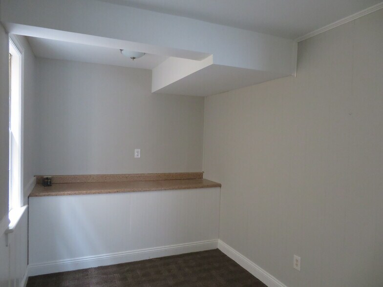 Primary Photo Of 134 Pickwick Ave, Colonial Heights Office For Lease