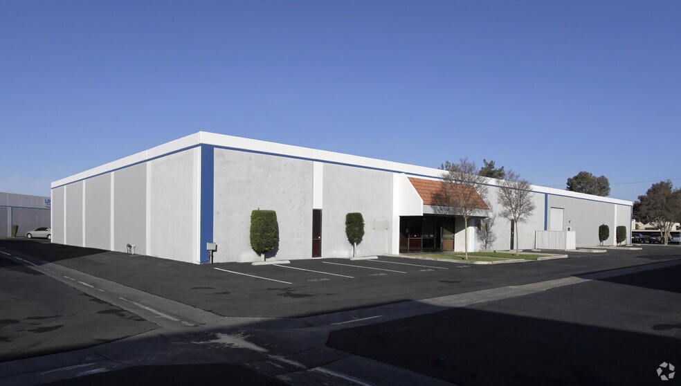 Primary Photo Of 1146-1158 E Valencia Dr, Fullerton Light Manufacturing For Lease