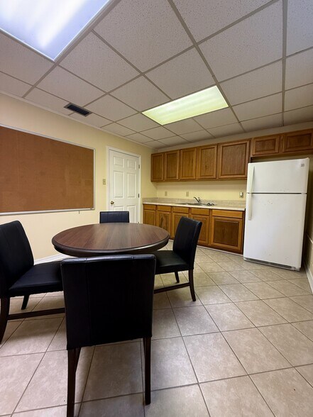 More Photos Of 3102 Canty St, Pascagoula Office For Sale