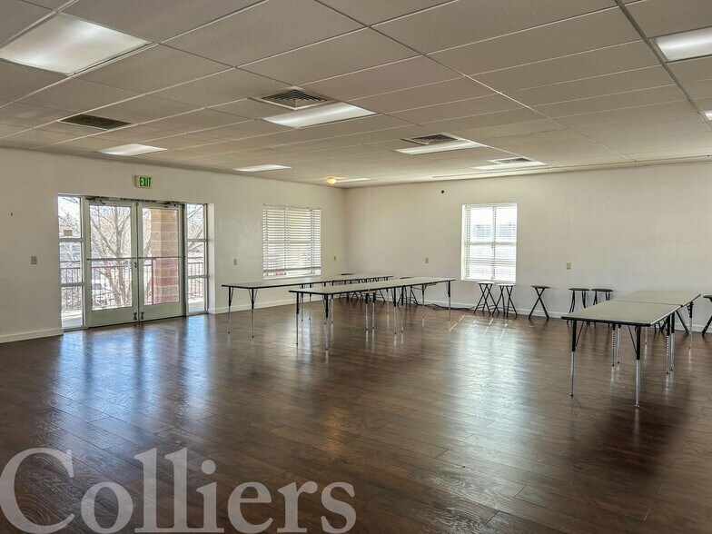 More Photos Of 605 Americana Blvd, Boise Storefront Retail Office For Lease
