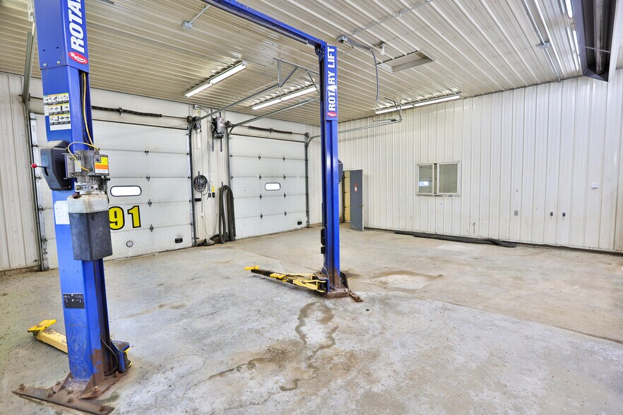 More Photos Of 129 2nd St, Webster City Light Manufacturing For Sale