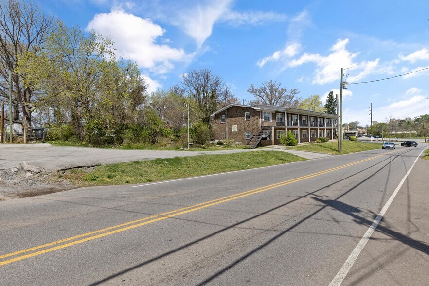 More Photos Of 2523 Cedar Ln, Knoxville Apartments For Sale