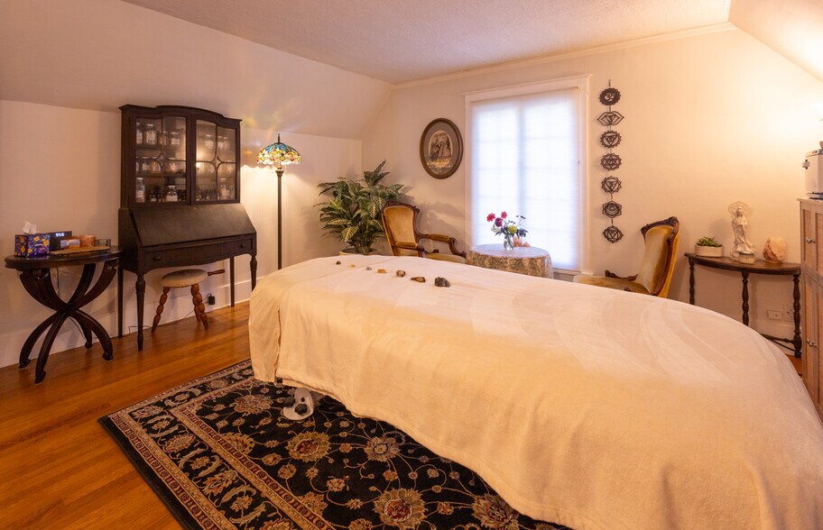 More Photos Of 20255 Willamette Dr, West Linn Specialty For Sale