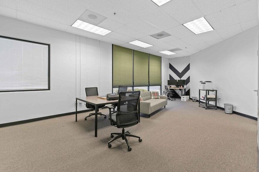 More Photos Of 2850 Ontario St, Burbank Warehouse For Lease