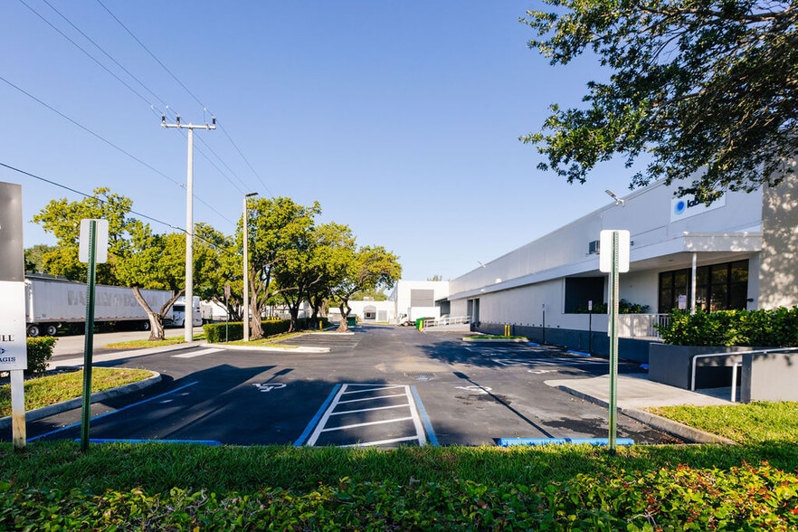 More Photos Of 4200 N 29th Ave, Hollywood Unknown For Lease