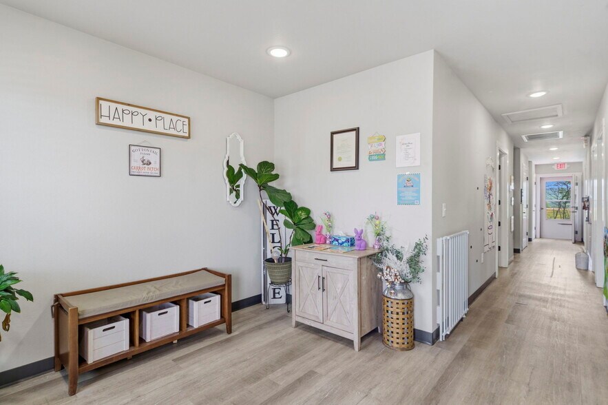 More Photos Of 2611 E Heritage Pky, Farmington Office For Sale