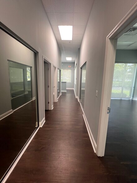 More Photos Of 7751 Kingspointe Pky, Orlando Light Distribution For Lease