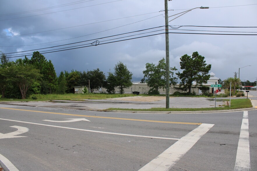 More Photos Of 3931 W Highway 390, Panama City Service Station For Sale