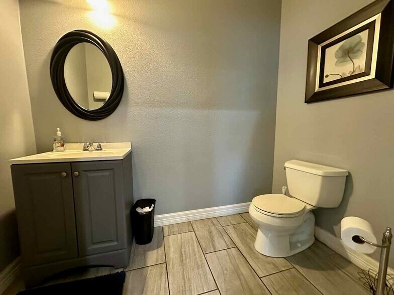 More Photos Of 8351 Bryant Dr, Silsbee Warehouse For Sale