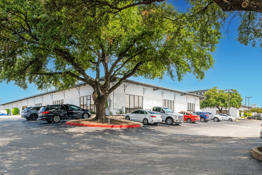 More Photos Of 5555 N Lamar Blvd, Austin Unknown For Lease