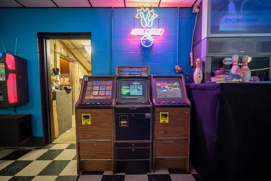More Photos Of 675 Grant St, Winneconne Bowling Alley For Sale