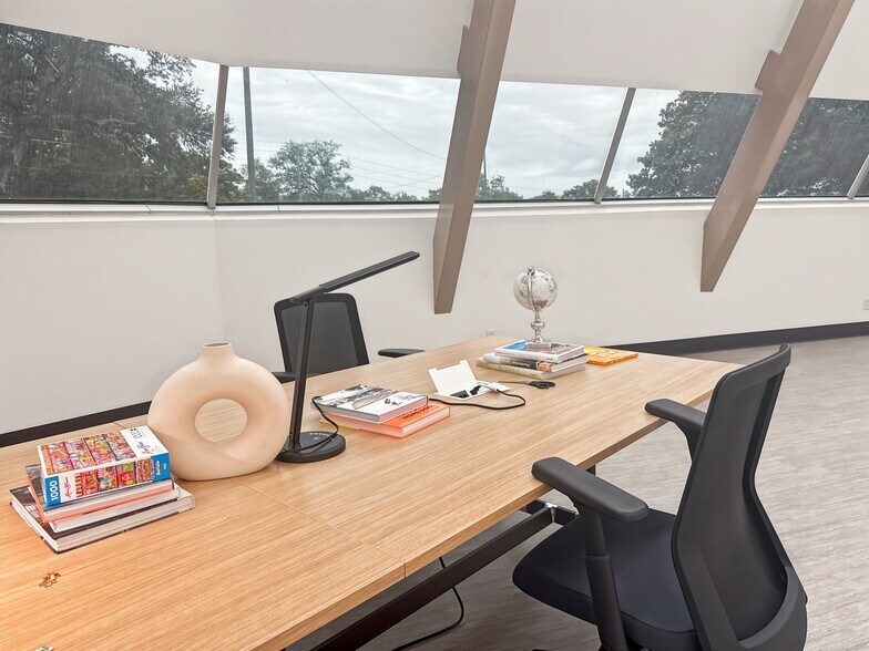 More Photos Of 545 Brent Ln, Pensacola Coworking Space