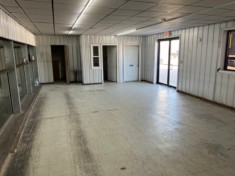 More Photos Of 5715 Maccorkle Ave, Charleston Convenience Store For Sale