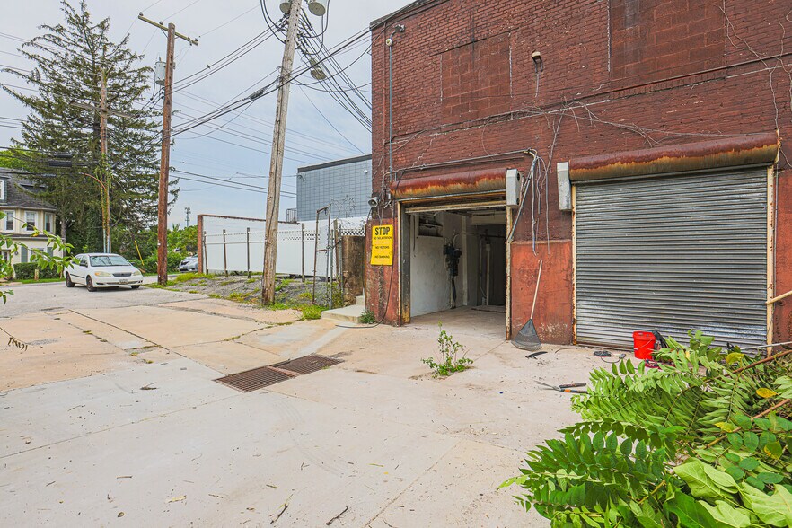 More Photos Of 6809 Belair Rd, Baltimore Freestanding For Lease