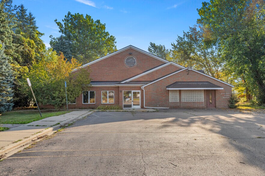 More Photos Of 435 Sumpter rd, Belleville Hospital For Sale