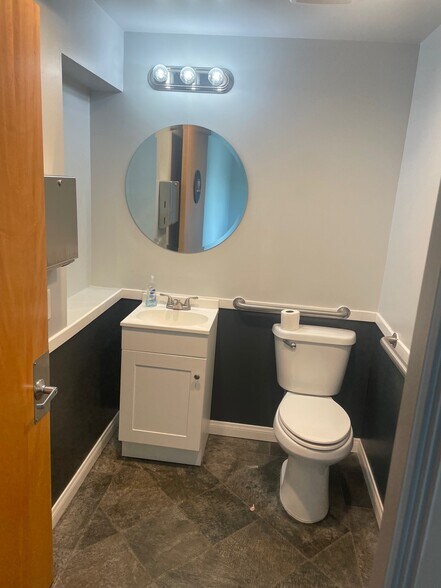 More Photos Of 1990 S Santa Fe Ave, Vista Freestanding For Lease