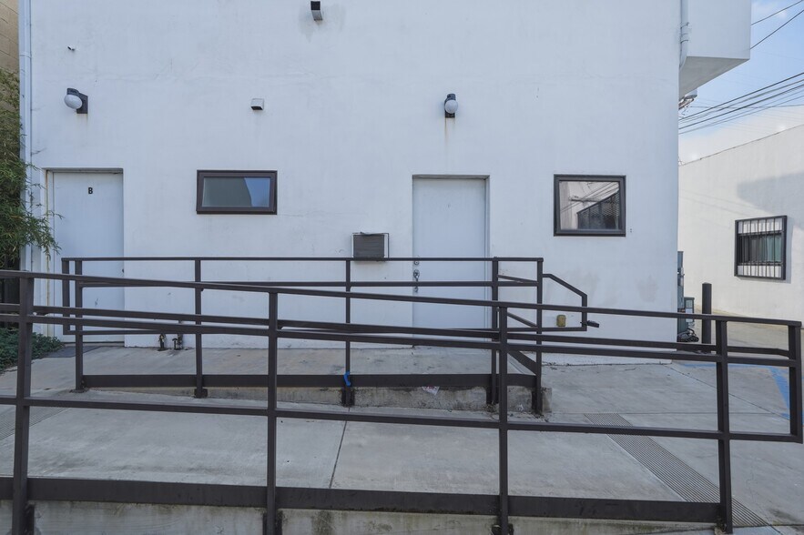 More Photos Of 137 Arena St, El Segundo Flex For Sale