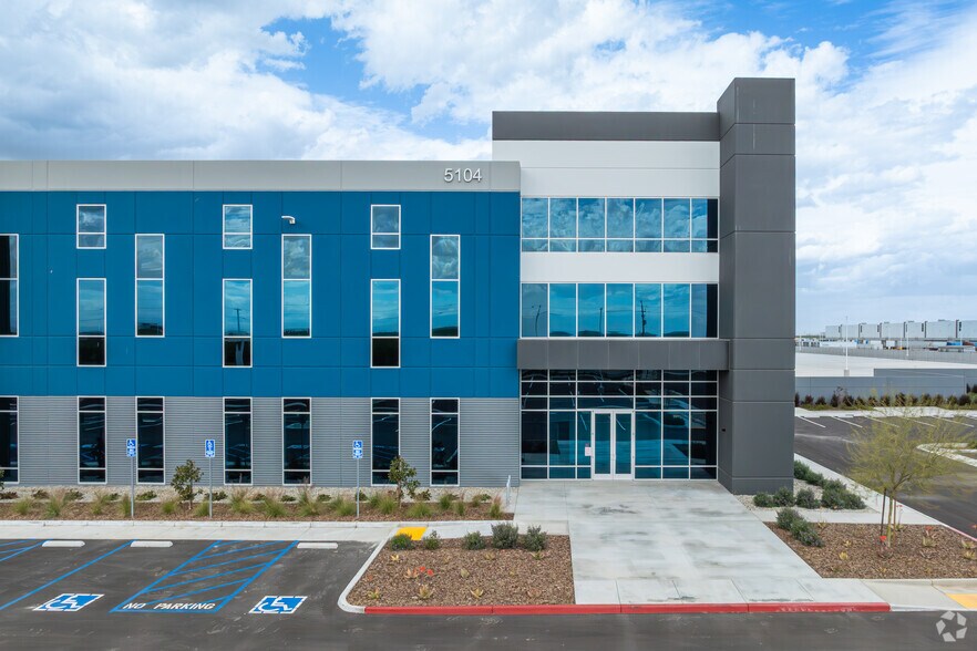 More Photos Of 5104 Express Ave, Shafter Distribution For Lease