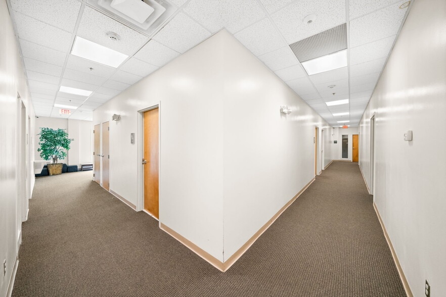 More Photos Of 140 N Franklin St, Holbrook Office For Sale