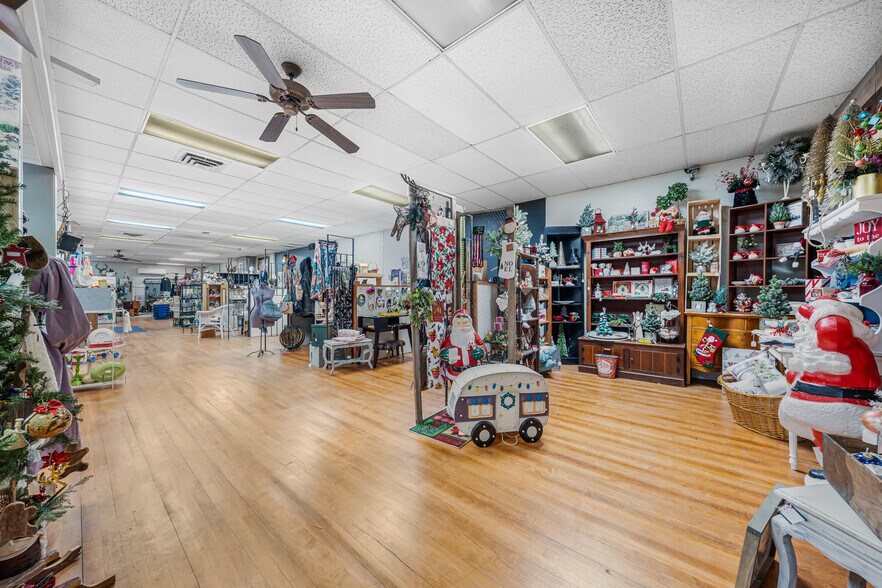 More Photos Of 811 Oregon St, Oshkosh Restaurant For Sale