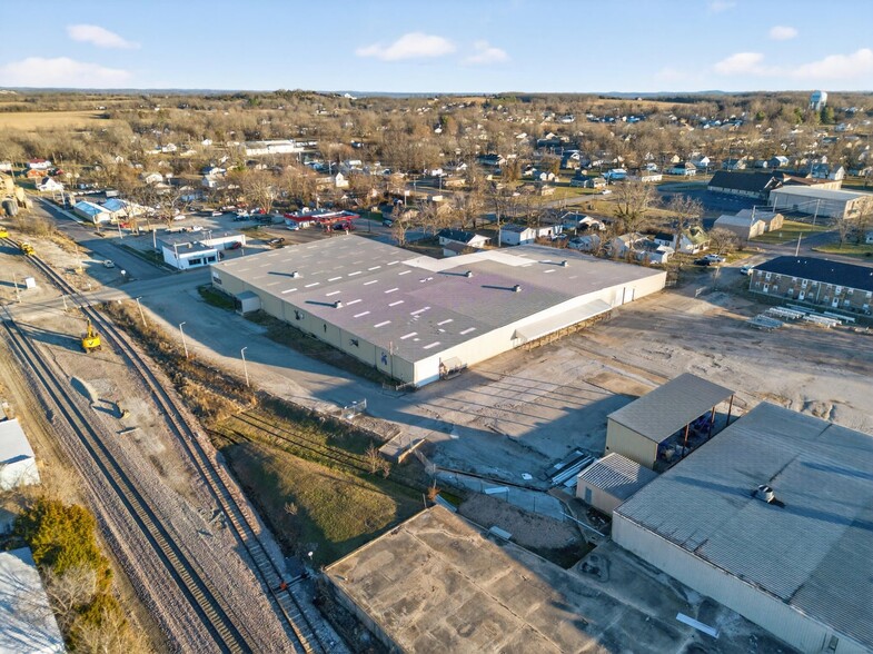 More Photos Of 102 W Front St, Mountain Grove Warehouse For Sale