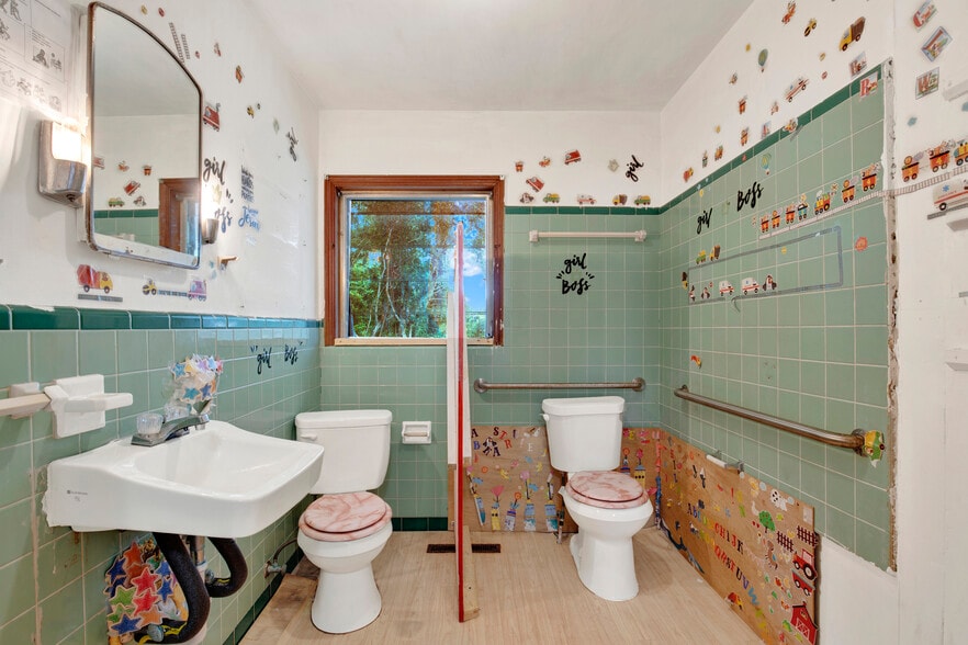 More Photos Of 4710 Augusta Rd, Savannah Flex For Sale