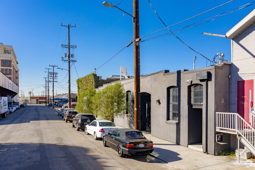 More Photos Of 2143 Bay St, Los Angeles Office For Lease
