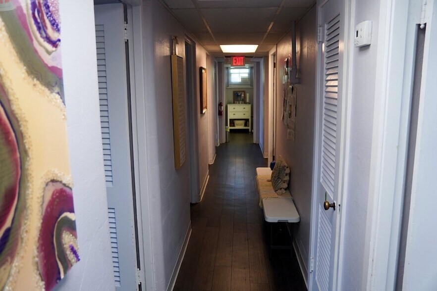 More Photos Of 601 Avenue B NW, Winter Haven Office Residential For Sale