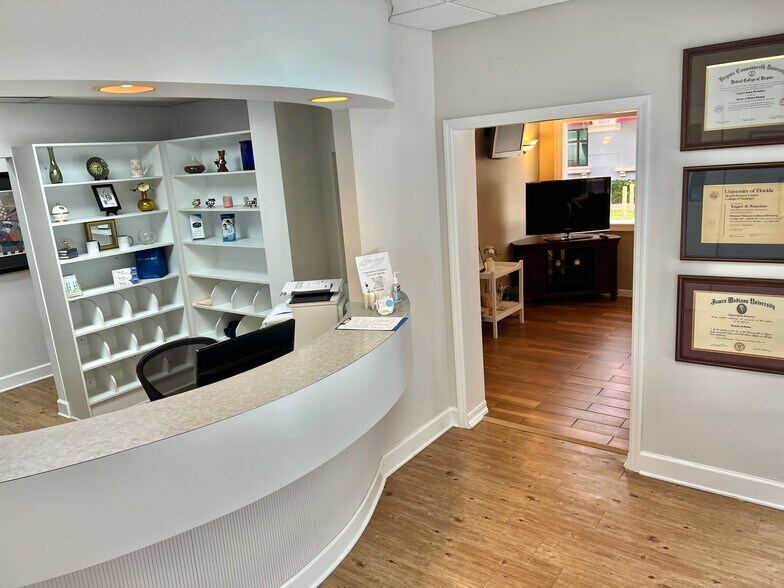 More Photos Of 2210 S Macdill Ave, Tampa Office For Sale
