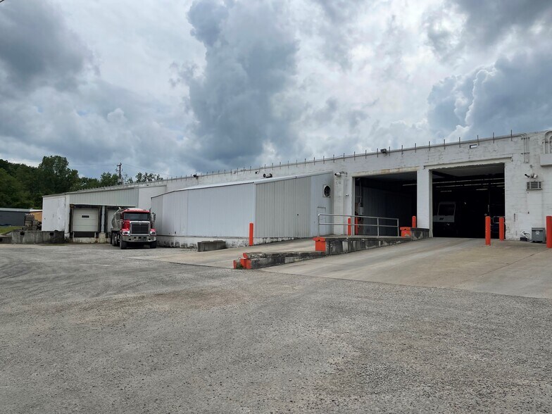 More Photos Of 1597 S Washington St, Millersburg Department Store For Lease