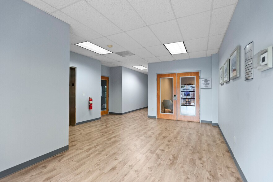 More Photos Of 19810 W Catawba Ave, Cornelius Office For Lease