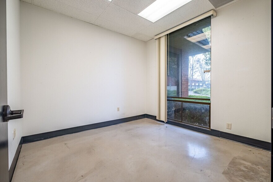 More Photos Of 550 N Golden Circle Dr, Santa Ana Office For Lease