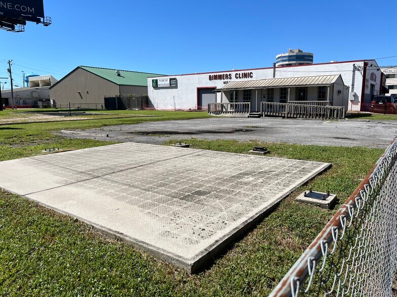 More Photos Of 2700 N Causeway Blvd, Metairie Land For Lease