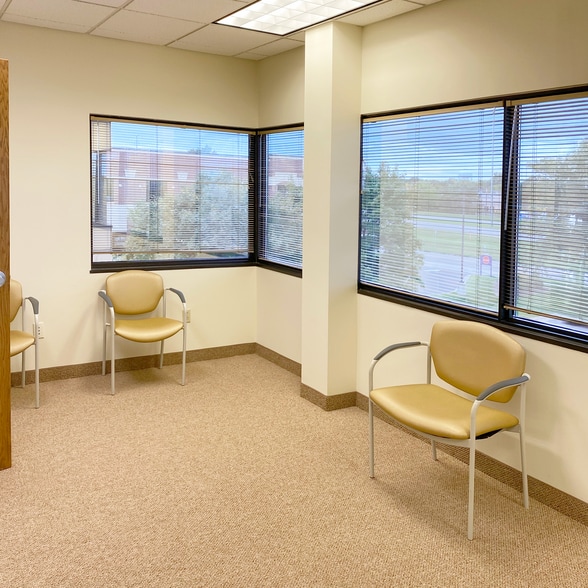 More Photos Of 2780 Snelling Ave N, Roseville Medical For Lease