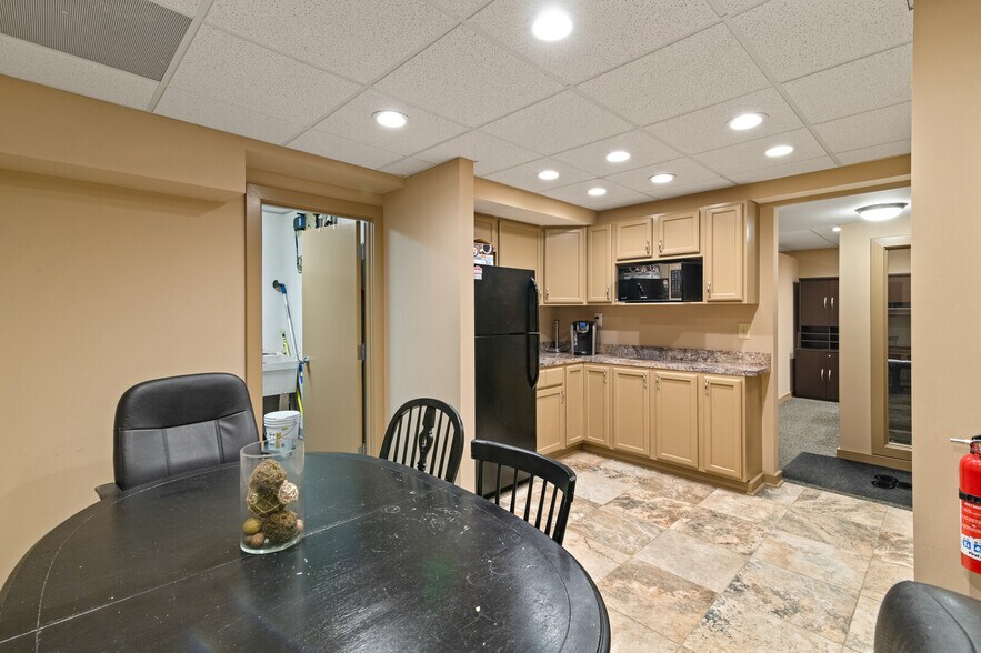 More Photos Of 1326 E Pembroke Ave, Hampton Office For Sale