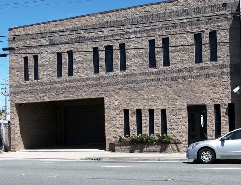 Primary Photo Of 1009 S Claremont St, San Mateo Showroom For Lease