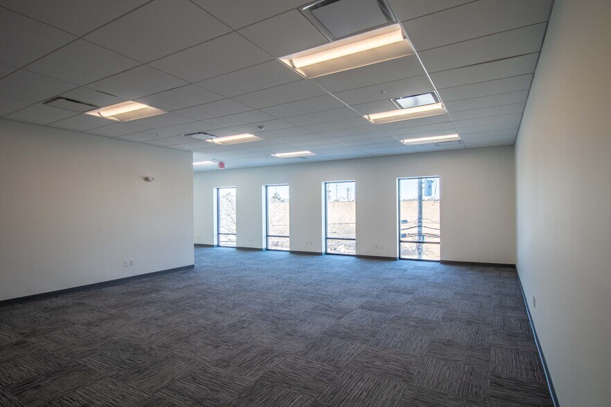More Photos Of 245 Paterson Plank Rd, Carlstadt Distribution For Lease