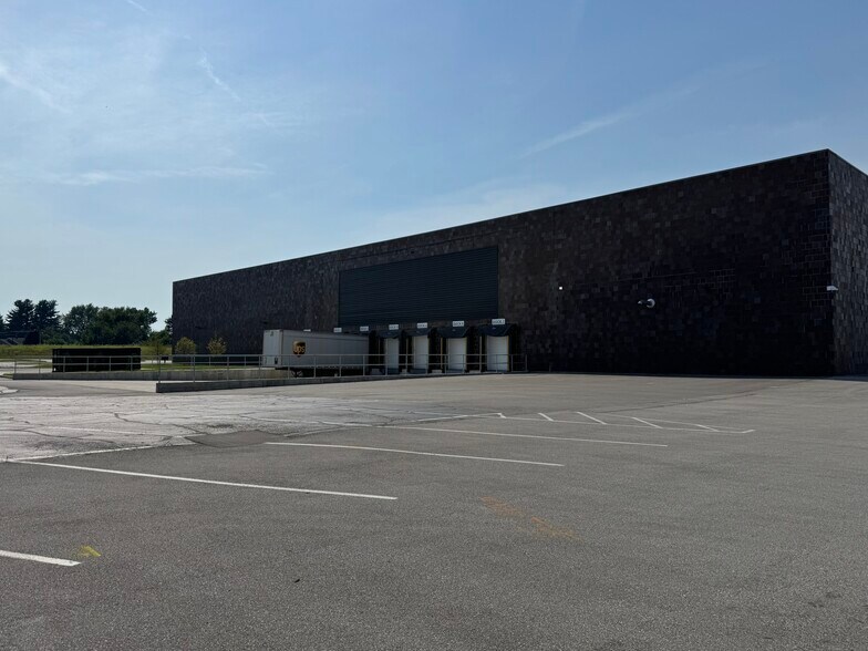 More Photos Of 3701 Main St, Elkhart Industrial For Lease