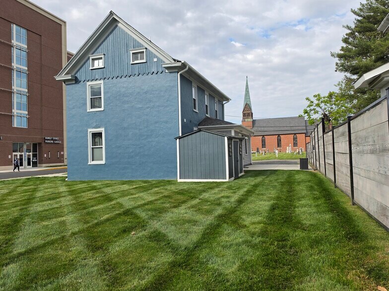 More Photos Of 104 E Pine St, Georgetown Office Residential For Lease
