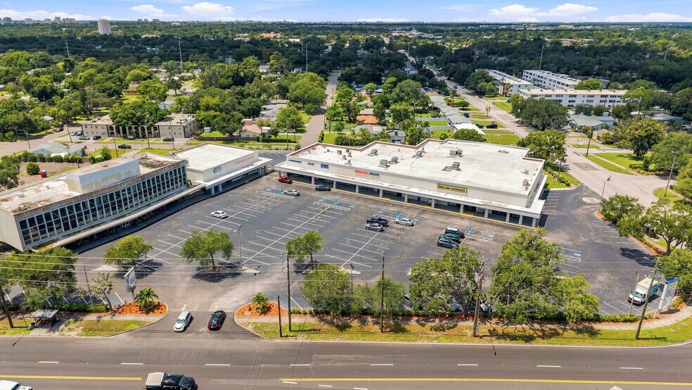 More Photos Of 850-898 49th St, Saint Petersburg General Retail For Lease