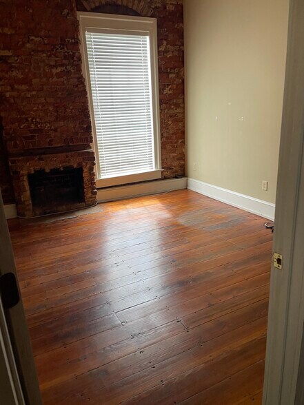 More Photos Of 106 Adamson Sq, Carrollton Storefront For Lease