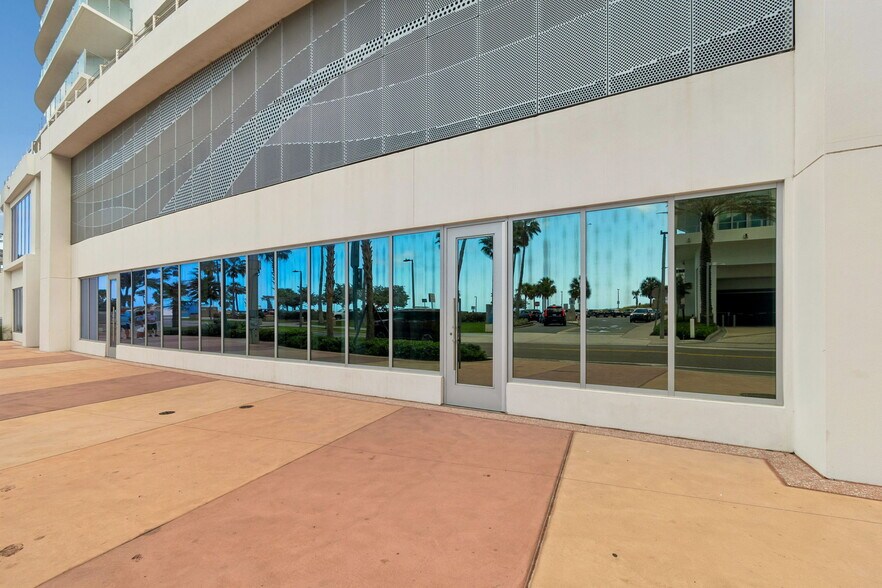 More Photos Of 400 Coronado Dr, Clearwater Beach Hotel For Lease