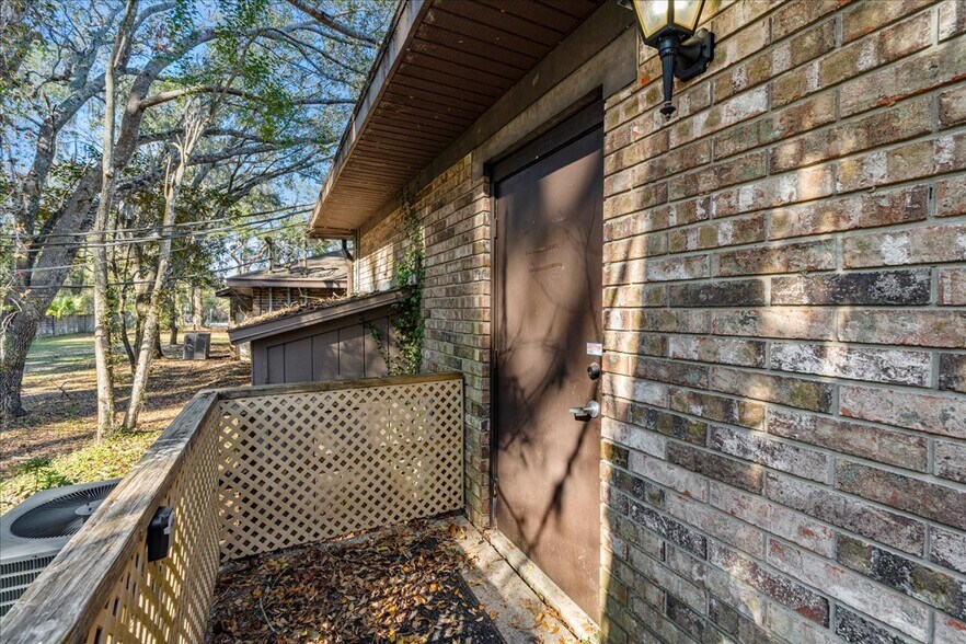 More Photos Of 7733 W Newberry Rd, Gainesville Office For Lease