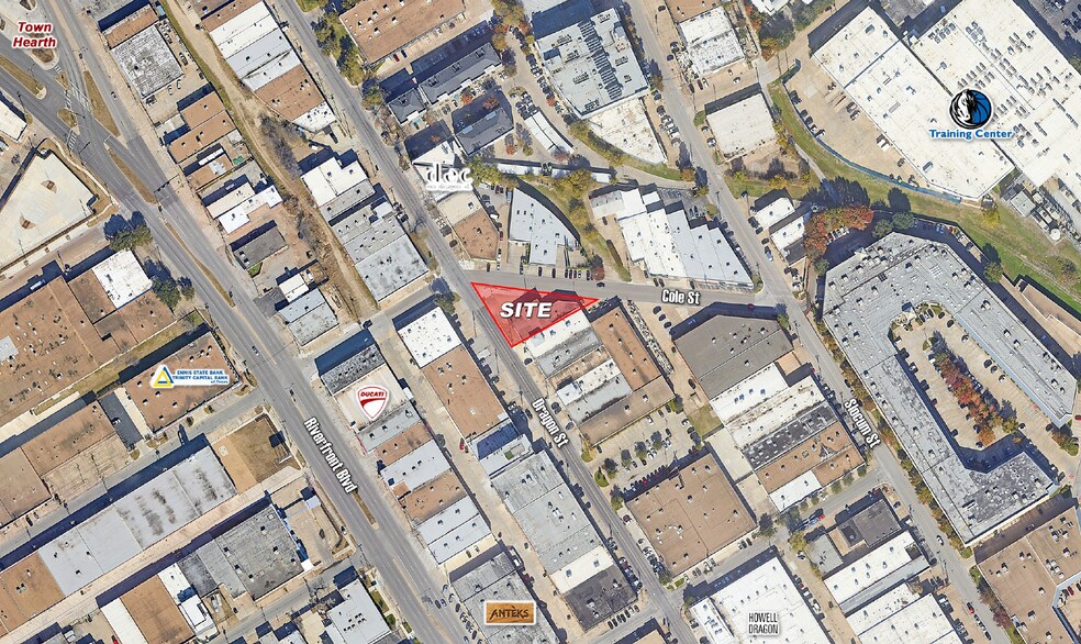 More Photos Of 1330 Dragon St, Dallas Showroom For Lease