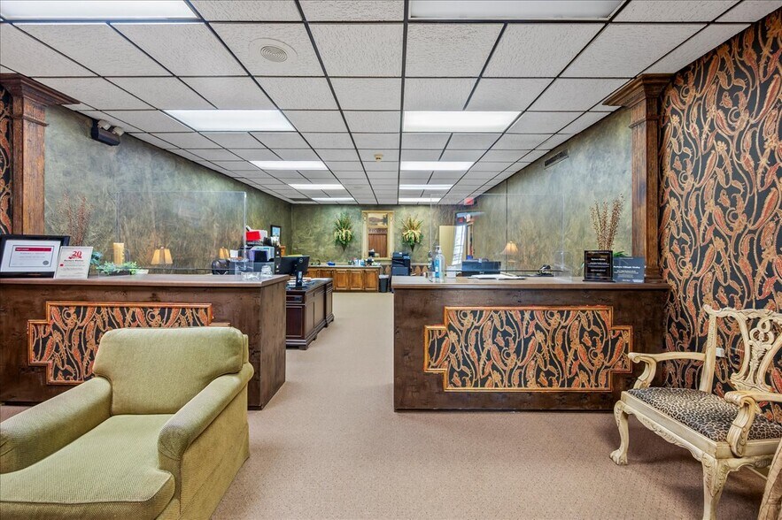 More Photos Of 111 W Commerce St, Lewisburg Bank For Sale