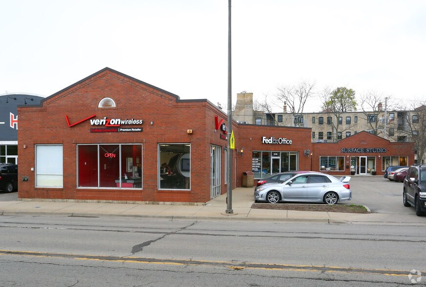 More Photos Of 2516-2522 Green Bay Rd, Evanston Freestanding For Lease